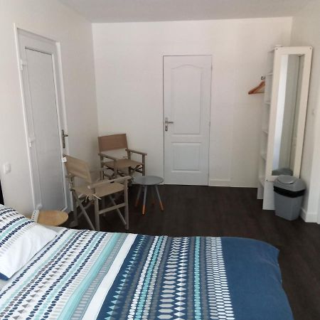 Le cheminblanc suite parentale Saint-Sornin  Extérieur photo