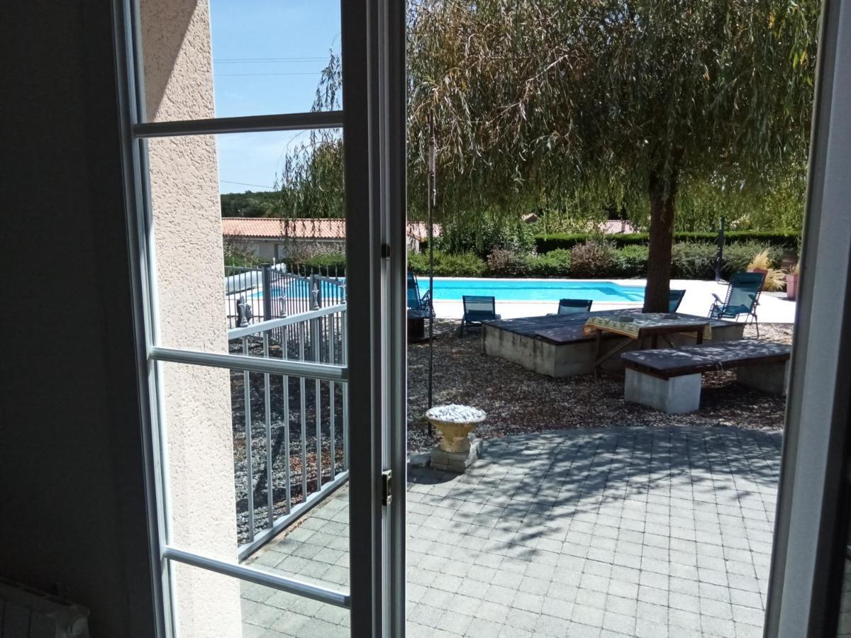 Le cheminblanc suite parentale Saint-Sornin  Extérieur photo