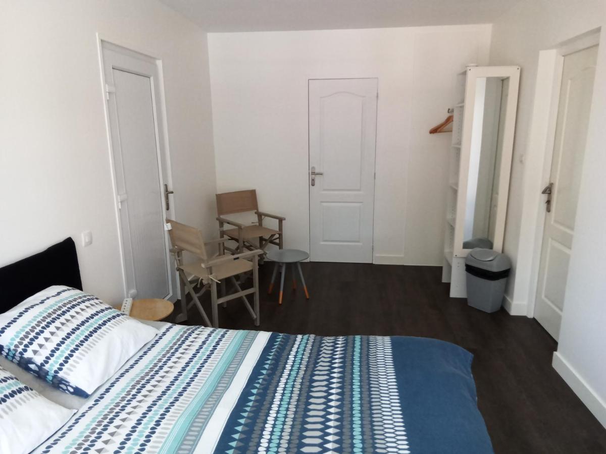 Le cheminblanc suite parentale Saint-Sornin  Extérieur photo